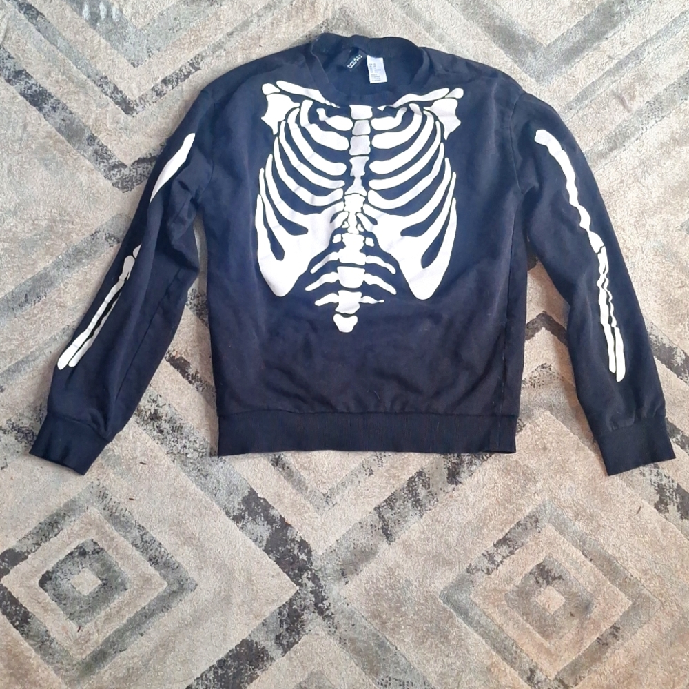 Glow in the dark skeleton 💀 ☠️ sweater